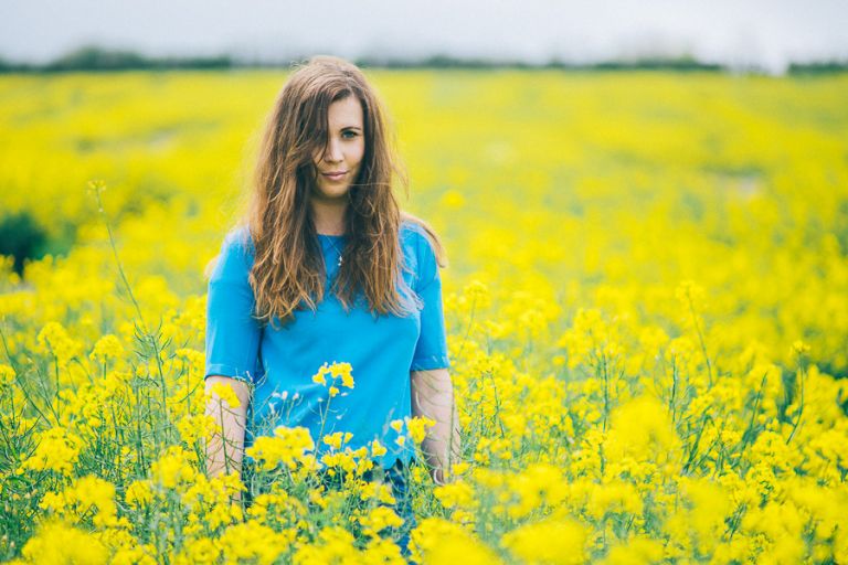 laura portrait photography on location in field